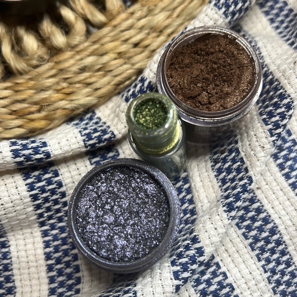 MAC :: Loose Pigment Powders - Picture 3 of 3